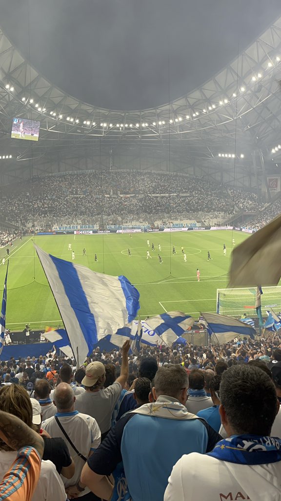 Allez l’Olympique de Marseille
Force à ceux qui se sont levés à 4:45 am ou 1:45 am 🇦🇺🔵⚪️💪 #teamOM #teamOMOZ