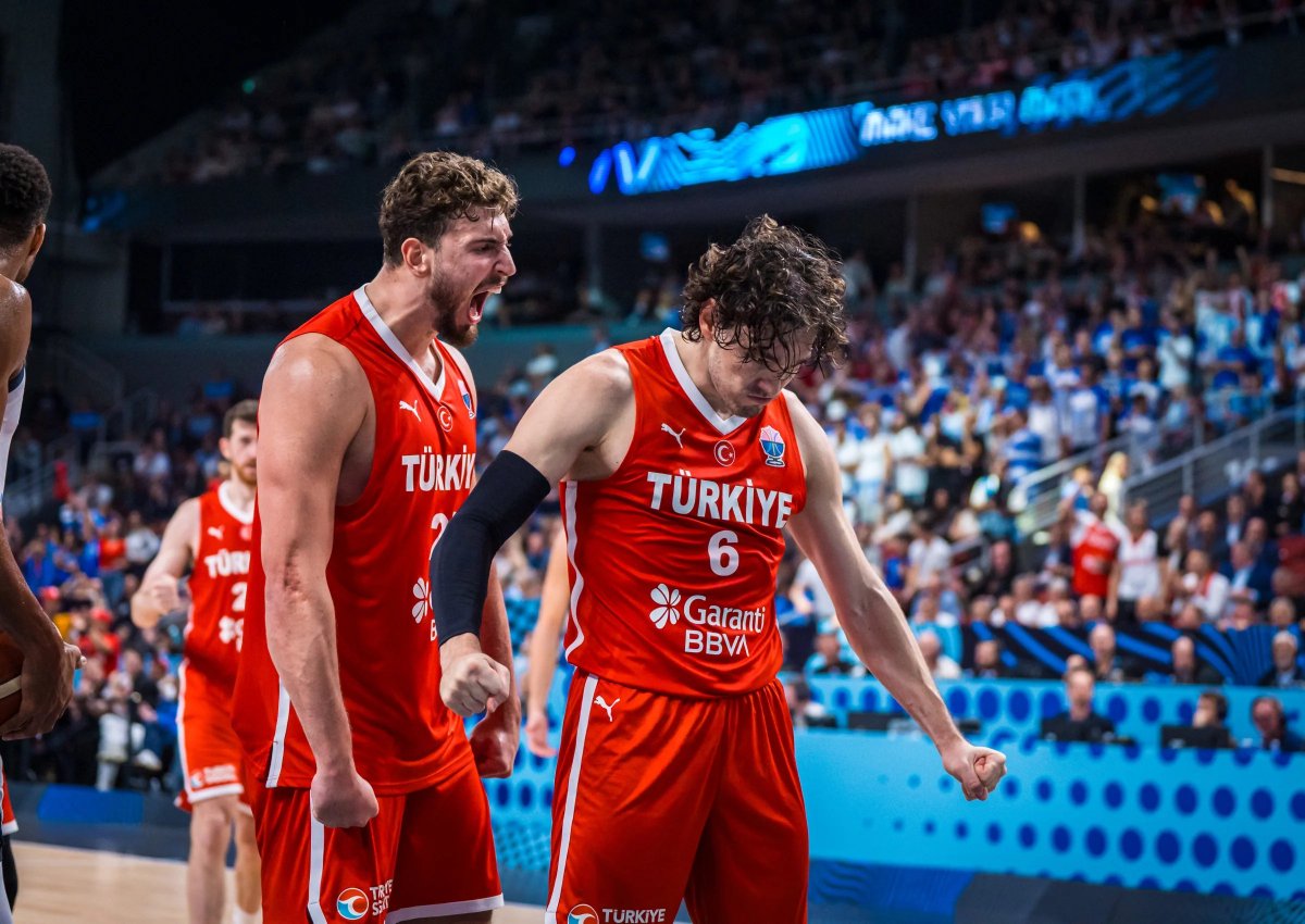 +26 - Yunanistan'ı EuroBasket yarı finalinde 94-68 mağlup eden Türkiye, turnuva tarihinde bir eleme maçındaki en farklı galibiyetini aldı. Dominasyon.