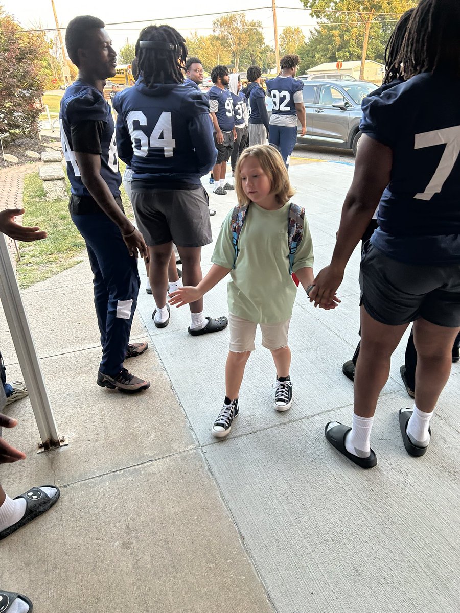 High Five Friday was a success! 🙌🏽 Our team had a blast greeting the elementary students and starting their day with smiles and support. #HighFiveFriday #CommunityStrong #DAT #LUMO
