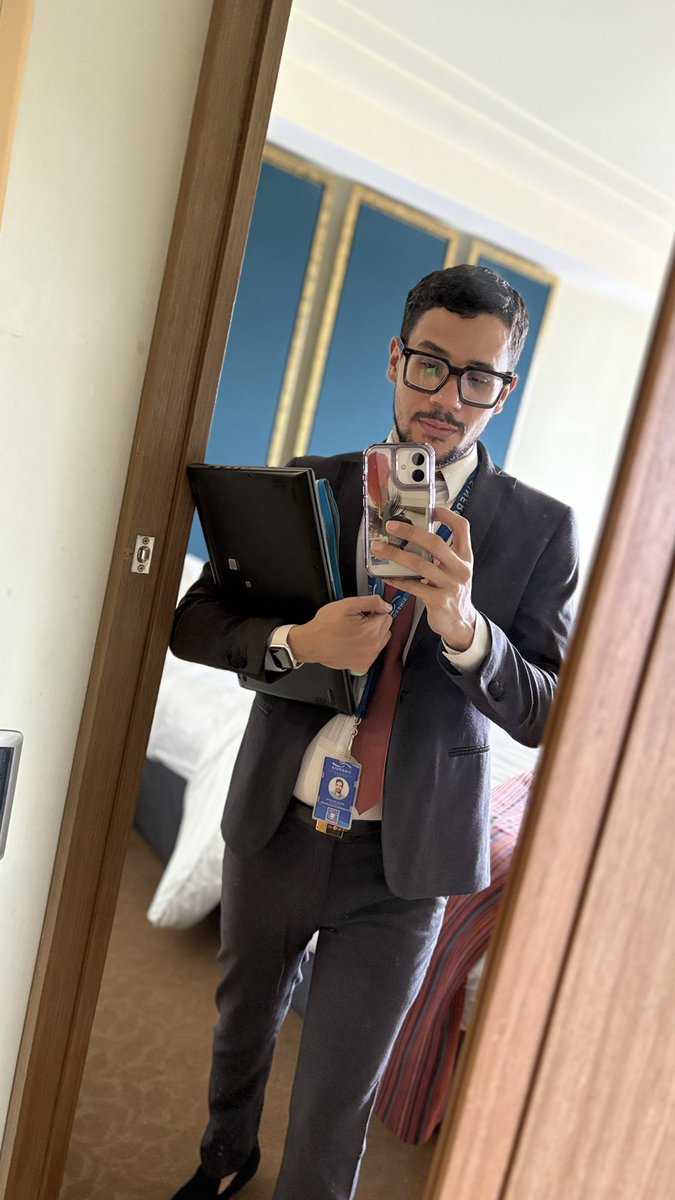 Trabajar en lo que sueñas es un lujo, disfrutarlo es una bendición ✨.

Aunque no es sinónimo de que todo está bien, es un paso a donde quieres estar y has trabajado por llegar ✨