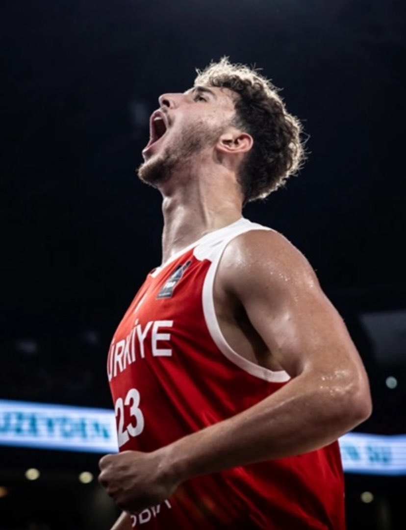 GSbasket's tweet photo. Riga'da deniz soğuktur dikkat et hasta olma komşi! @HellenicBF https://t.co/JWWctgNYrM