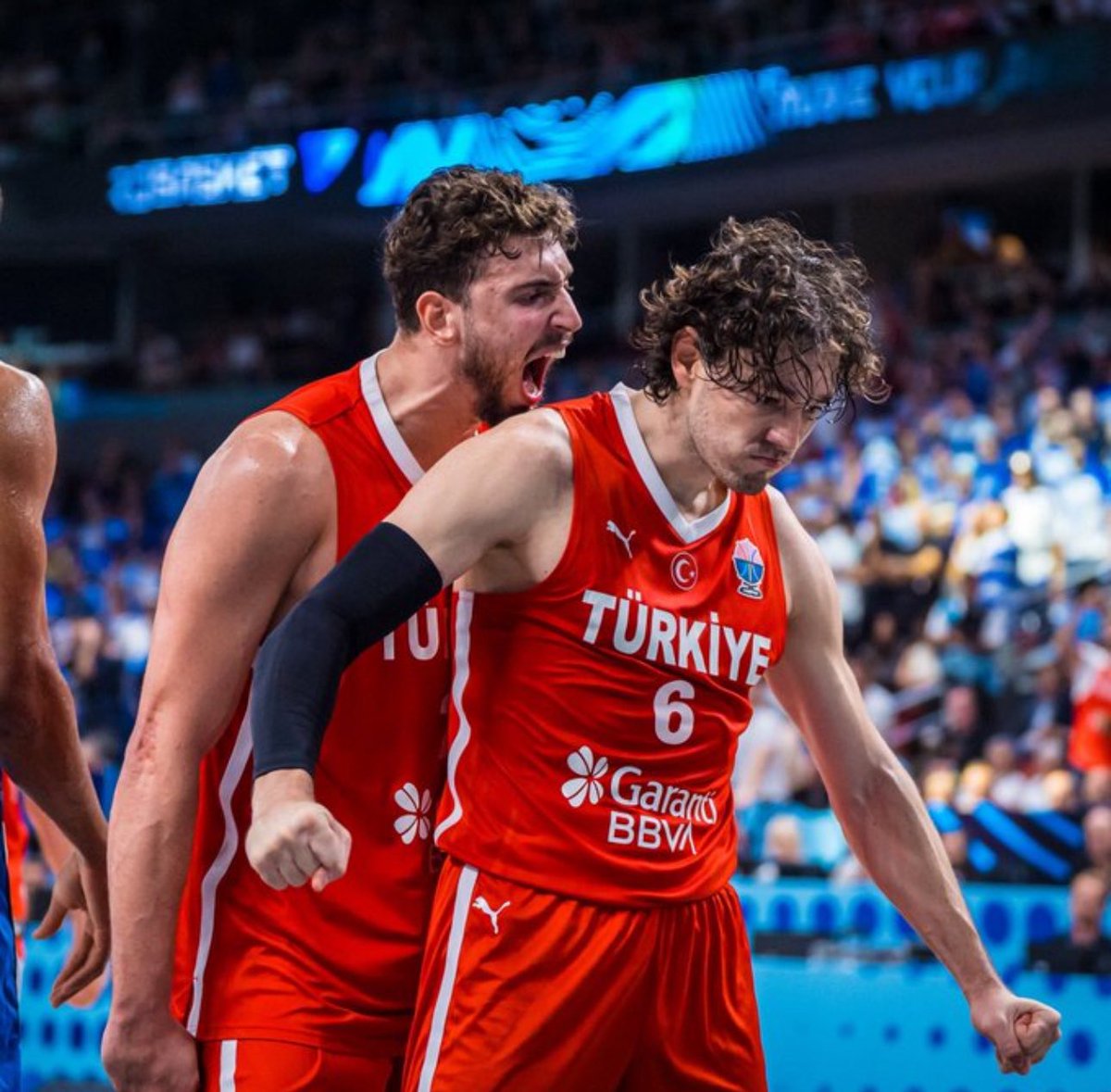 Alnımızın akı ile. Tebrikler , yüreğinize sağlık. #12DevAdam