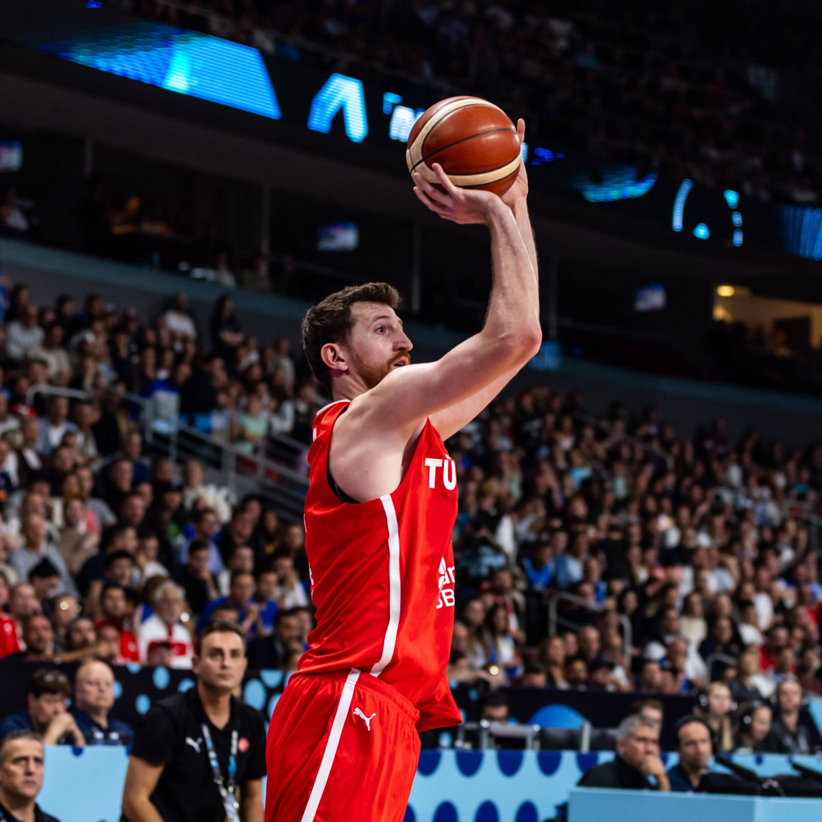 🇹🇷 Şov yaptı, büyük oynadı. #ErcanOsmani 

📌 28 Sayı
📌 5 Ribaund
📌 2 Asist