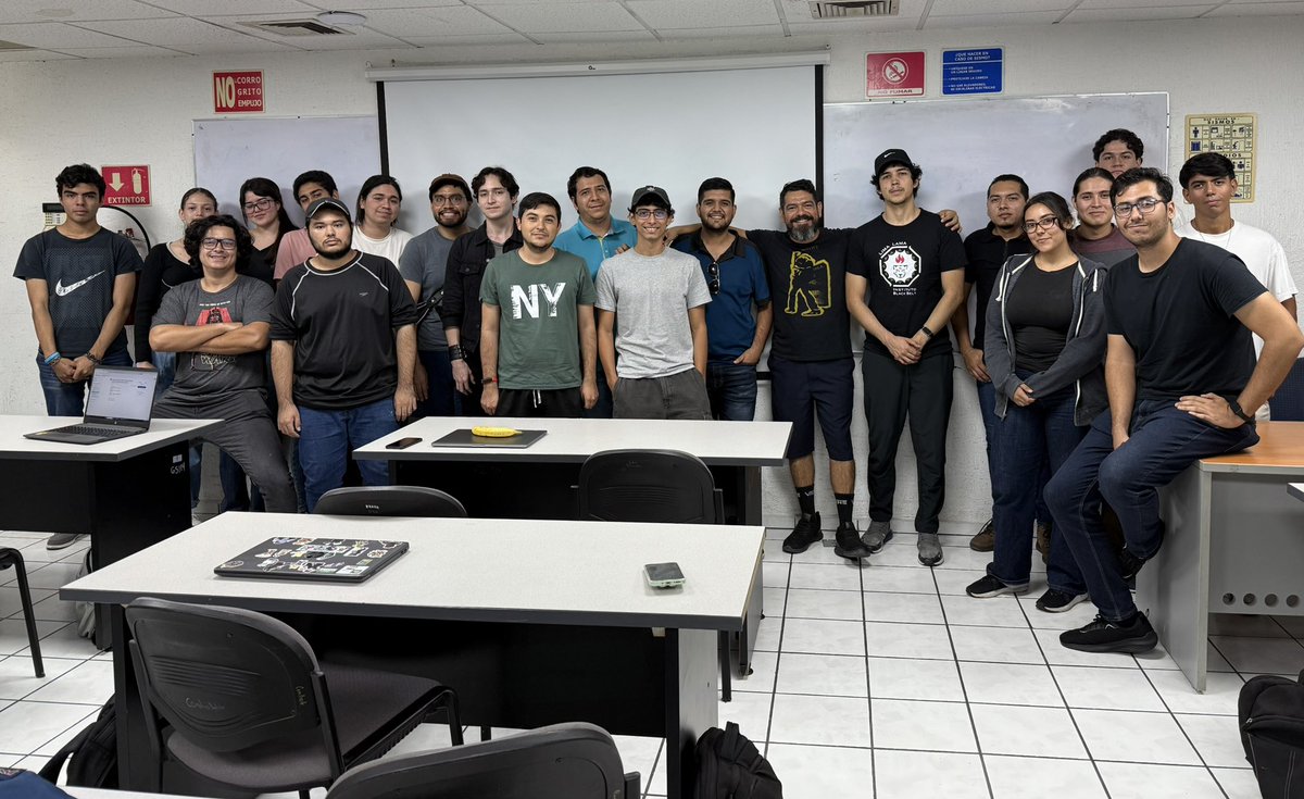 DonChambitas's tweet image. Hoy como cada año, me tocó dar la charla del #currículum a los estudiantes de Ingeniería de Software de la @udec_oficial 🎯 #softwareengineers