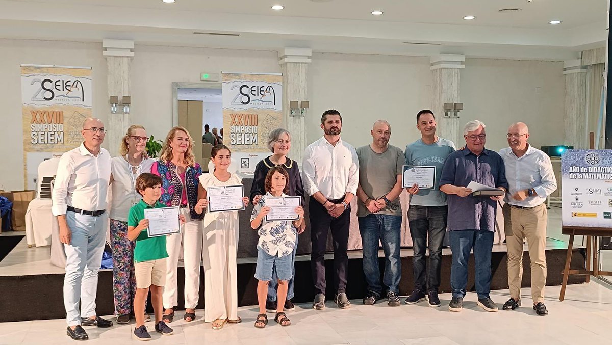 COMAMEL_'s tweet image. 🏆✨ Alumnado del @ColegioESoler , premiado en los Premios ADM-SEIEM Melilla 2025 por su brillante aportación en matemáticas 📐💡.
¡Orgullo y ejemplo para toda nuestra comunidad! 👏
#ADM2025 #SEIEM #OrgulloSoler