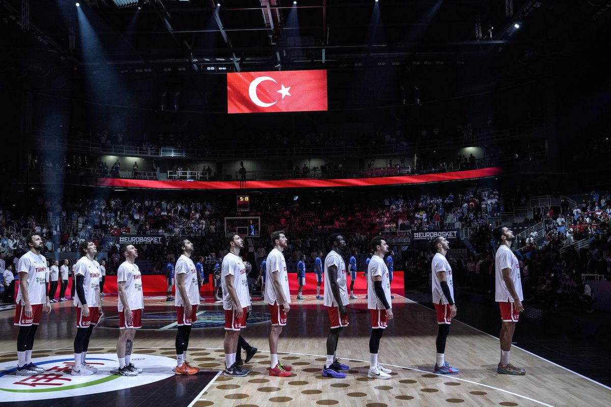 🇹🇷 AVRUPA ŞAMPİYONASI’NDA FİNALDEYİZ! 

Tebrikler 12 DEV ADAM! 🇹🇷