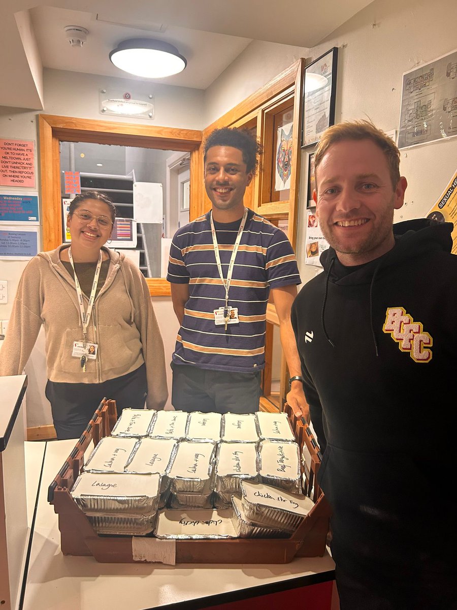 The team are back in Sheffield tonight ahead of the match with <a href="/swfc/">Sheffield Wednesday</a> tomorrow and <a href="/andykav55/">Andy Kavanagh</a> and the staff have been to <a href="/RoundaboutSheff/">Roundabout</a> tonight to say hello ❤️⚽️