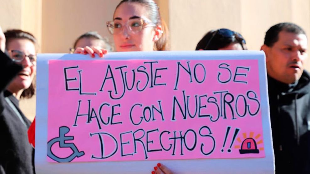 EstebanPaulon's tweet photo. SI NO PUBLICAN LA EMERGENCIA, HABRÁ DENUNCIA PENAL! 

La publicación y cumplimiento de la ley de Emergencia en Discapacidad no puede esperar más! 
Intimamos a la Secretaría Legal y Tecnica del gobierno Nacional y al Boletín Oficial a publicar la ley 27793 en 24 hs.
Caso contrario denunciaremos por incumplimiento de deberes de funcionario público al Presidente @JMilei y todos los responsables!