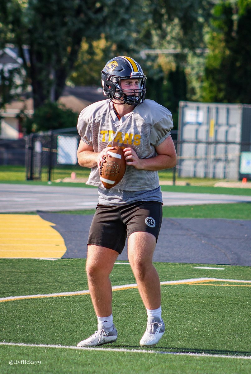 UWOFootball's tweet image. Titans on the 𝙧𝙤𝙖𝙙 to Naperville
Saturday, 1pm kickoff ⚡️

#O2HVE6AS | #NOW