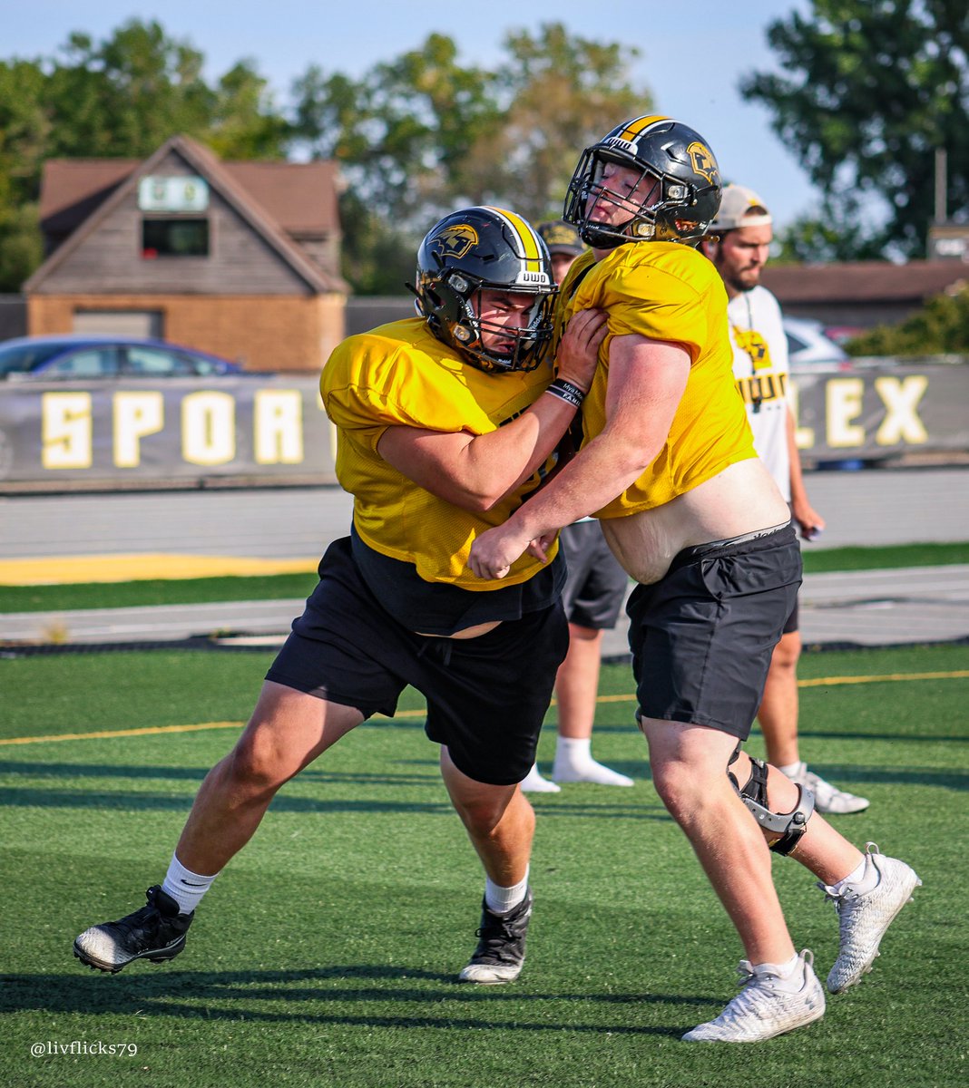 UWOFootball's tweet image. Titans on the 𝙧𝙤𝙖𝙙 to Naperville
Saturday, 1pm kickoff ⚡️

#O2HVE6AS | #NOW