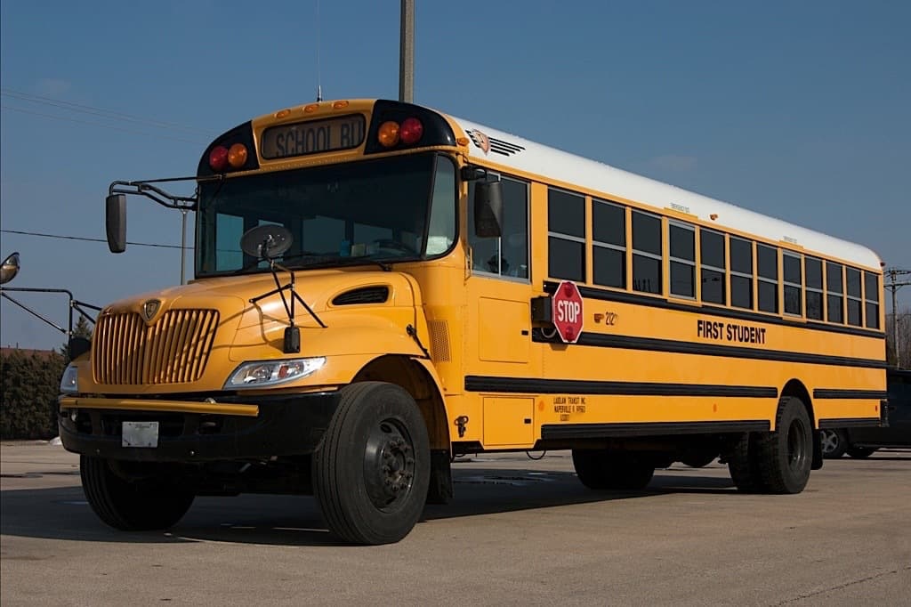 STNMagazine's tweet image. @FirstStudentInc to Integrate @Samsara AI Technology into Halo Platform on 46,000 Buses
Leadership from both companies say that this new partnership will allow for real-time data, including video-based safety, telematics, commercial navigation, door monitors, and student…