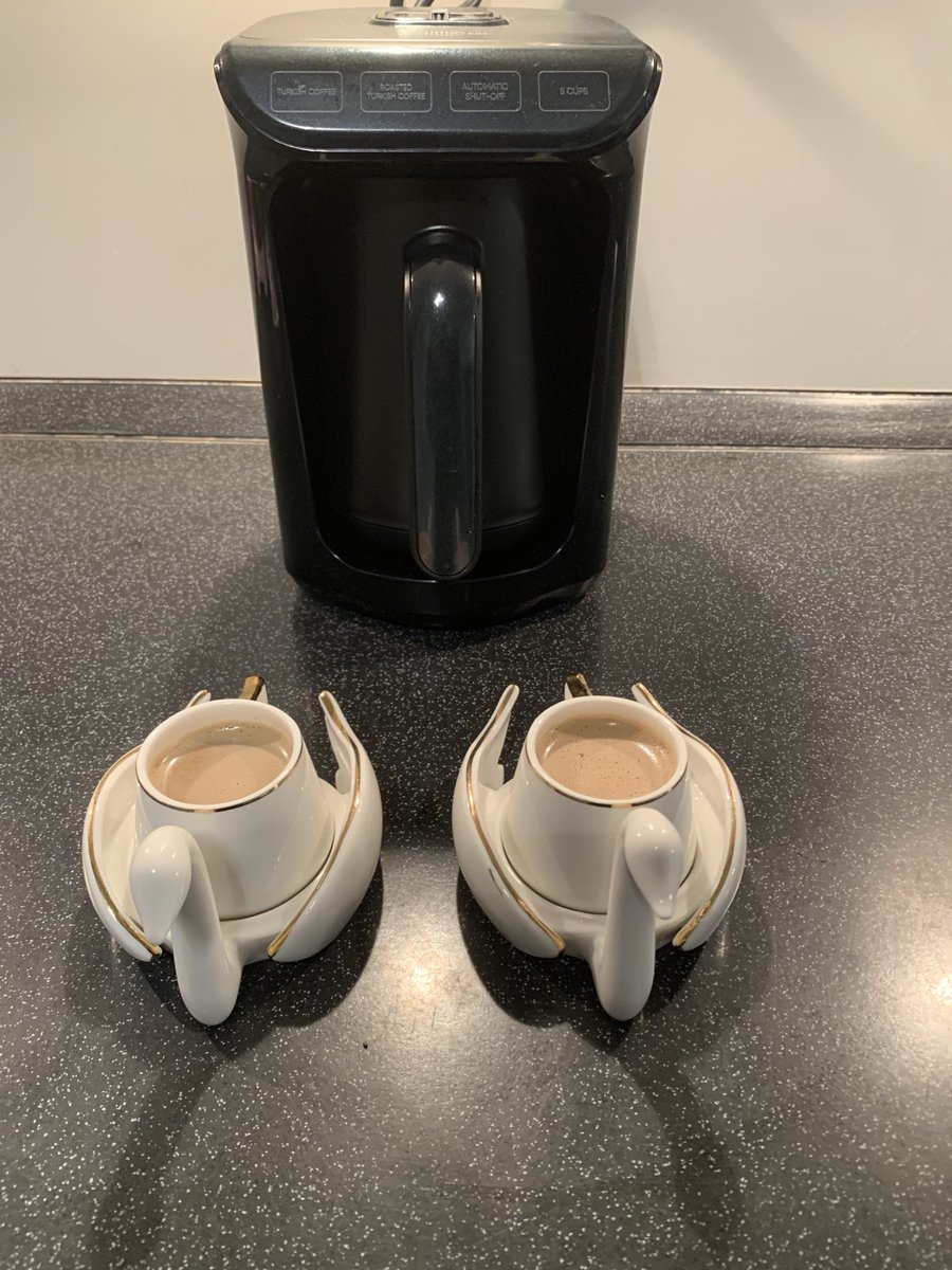 Kahveyi bir ben güzel  yaparım, bir de Miro Can
 Kimse kusura bakmasın. Üstüme tanımam 😒