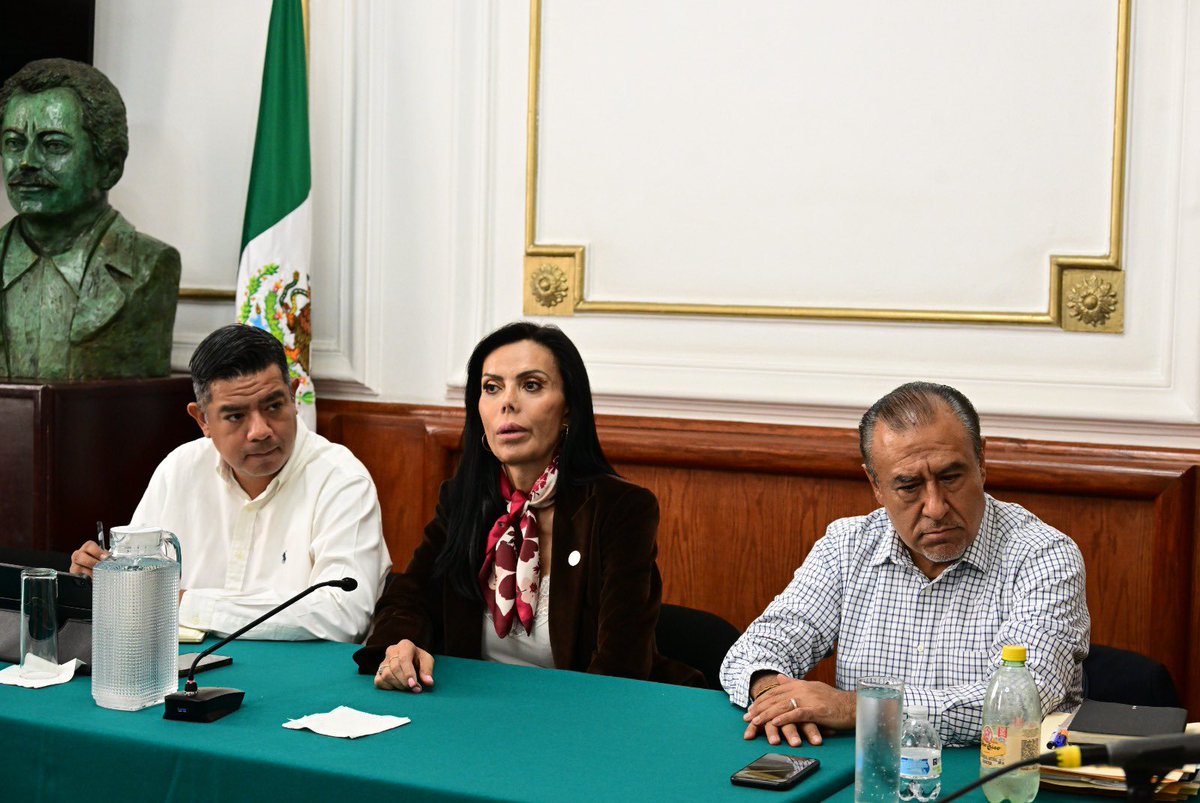 Junto a representantes del #ComercioPopular de la ciudad, y con mi compañera diputada <a href="/DianaSanchezBar/">Diana Sánchez Barrios</a> y el diputado <a href="/PabloTrejoIzt/">PabloTrejoIzt</a>, avanzamos en la construcción de una propuesta de ley del comercio en el espacio público. 
Estoy seguro de que junt@s lograremos fortalecer esta