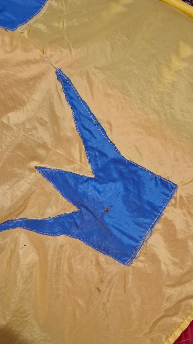 seamusmcquaid's tweet image. Got this gave to me recently,  and absolutely fantastic flag which was handmade for some of clare greatest days .. If this flag could tell stories  . #AllIrelandHurlingFinal #wearethebanner