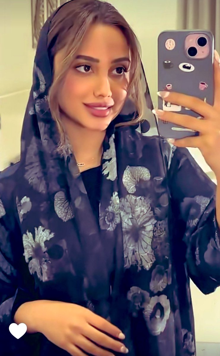 يشوبُ جمالَها عيبٌ وحيدٌ
هو الإسرافُ في سلْبِ القلوبِ
#نيلوه