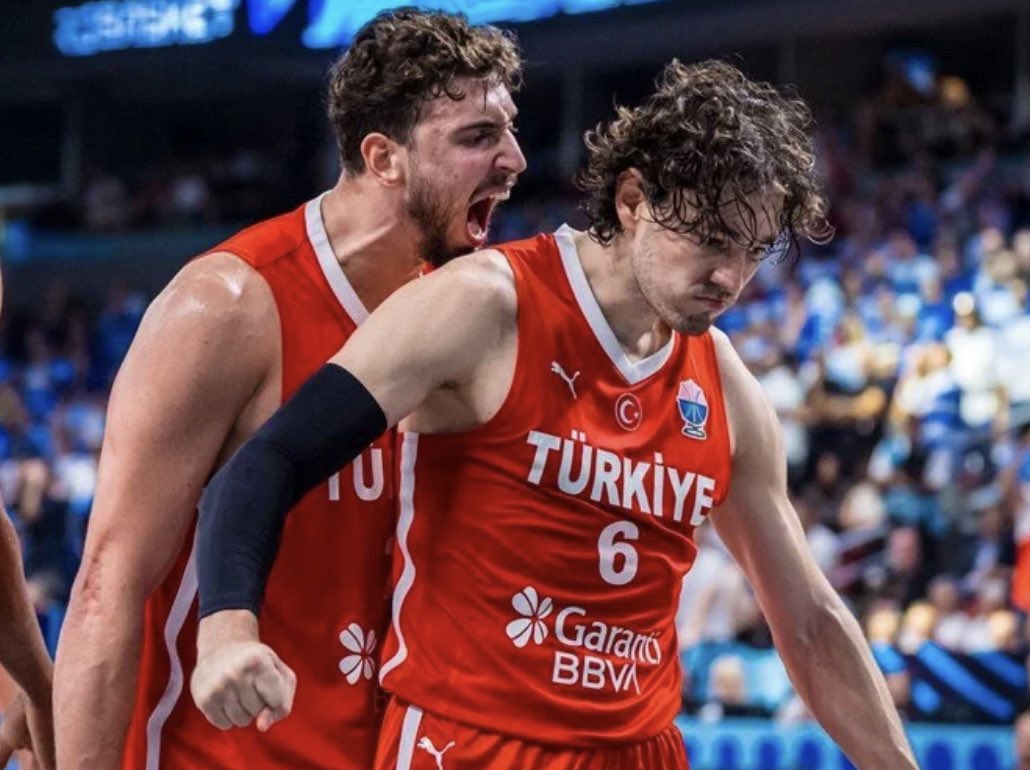 MahmuutBilgin's tweet photo. Çok keyifli bir maçtı.Tebrikler👍
#EuroBasket https://t.co/vsDe7murhv