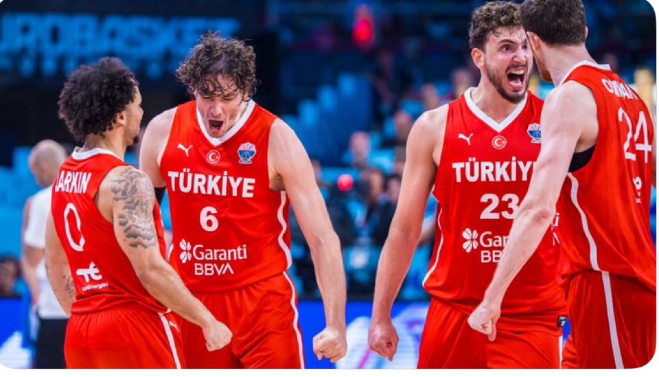 24 yıl sonra finaldeyiz 🇹🇷🇹🇷🇹🇷🇹🇷 #EuroBasket2025