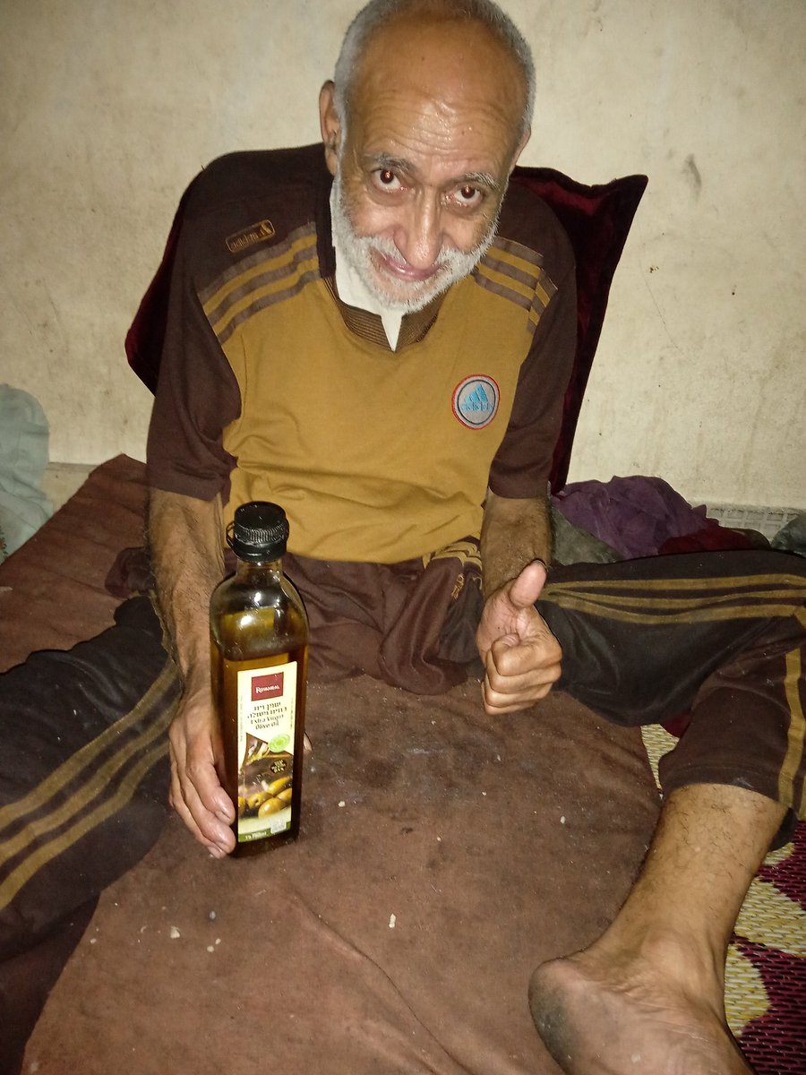 🫒😀

From Gaza… my dad’s priceless smile lit up the world! He always asked for olive oil, and today—thanks to God and your support—I brought him a whole tin 🌿❤️ Grateful for your help in sharing his voice.
Don't hide his laughter🫶💔
chuffed.org/project/mahmou…