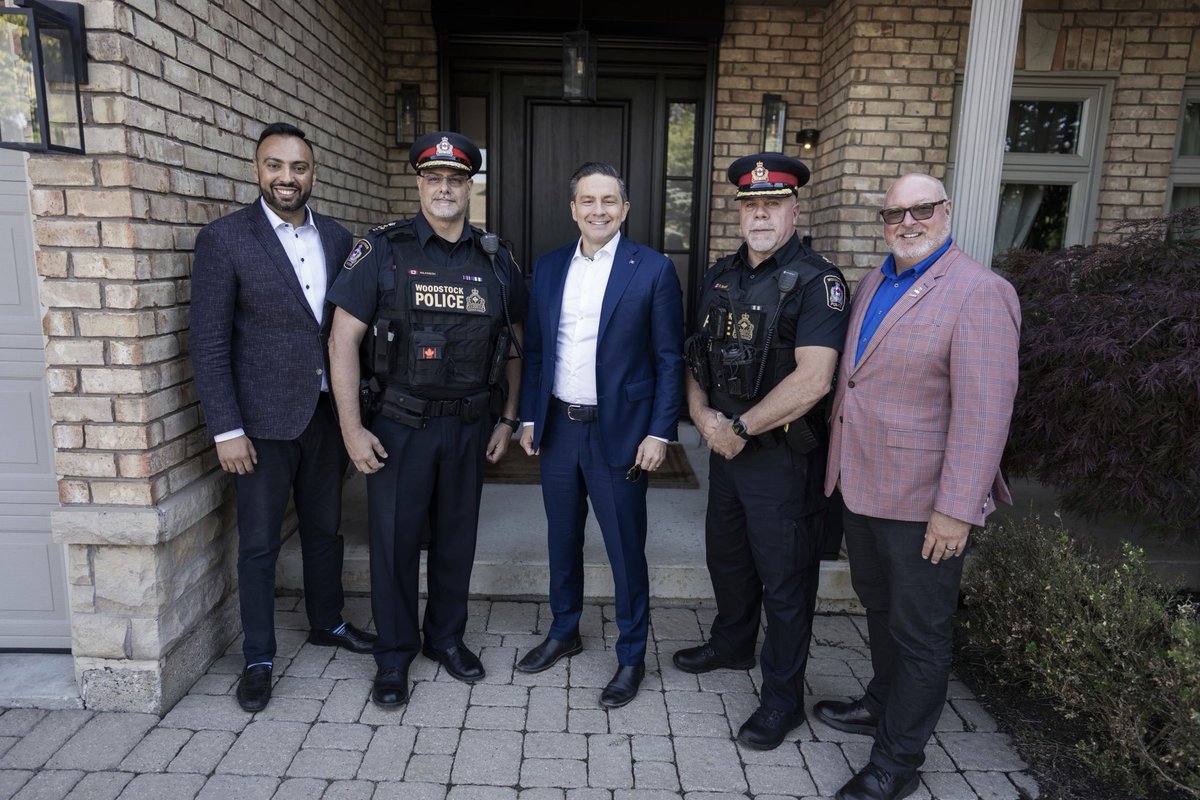 🟥  I don't know much about the Woodstock Police but somebody needs to tell them that here in Canada, we respect our Police Services and hold them to a high standard and expect them NOT to participate in political activities and divisiveness when in uniform, and on duty.

This is