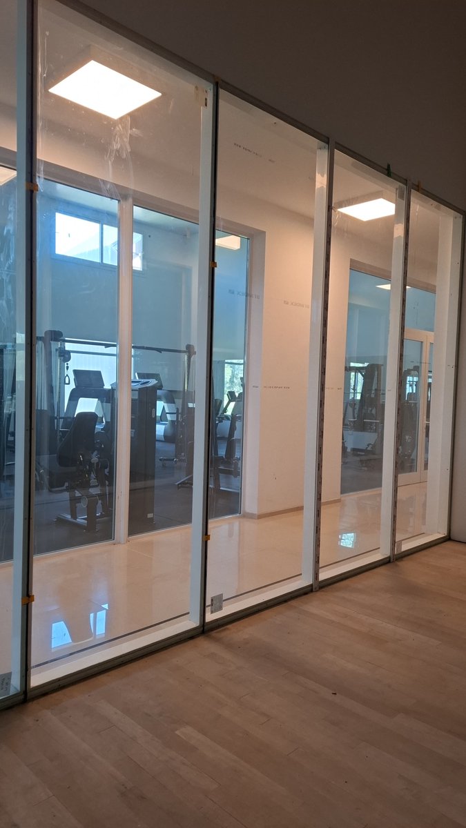 DILFS____'s tweet image. Yo dije LISTO voy al gym seguro me cruzo a algún gordo enorme levantando 160kg en press banca que busque una mujer que le limpie la casa... no hay nadie loco . .