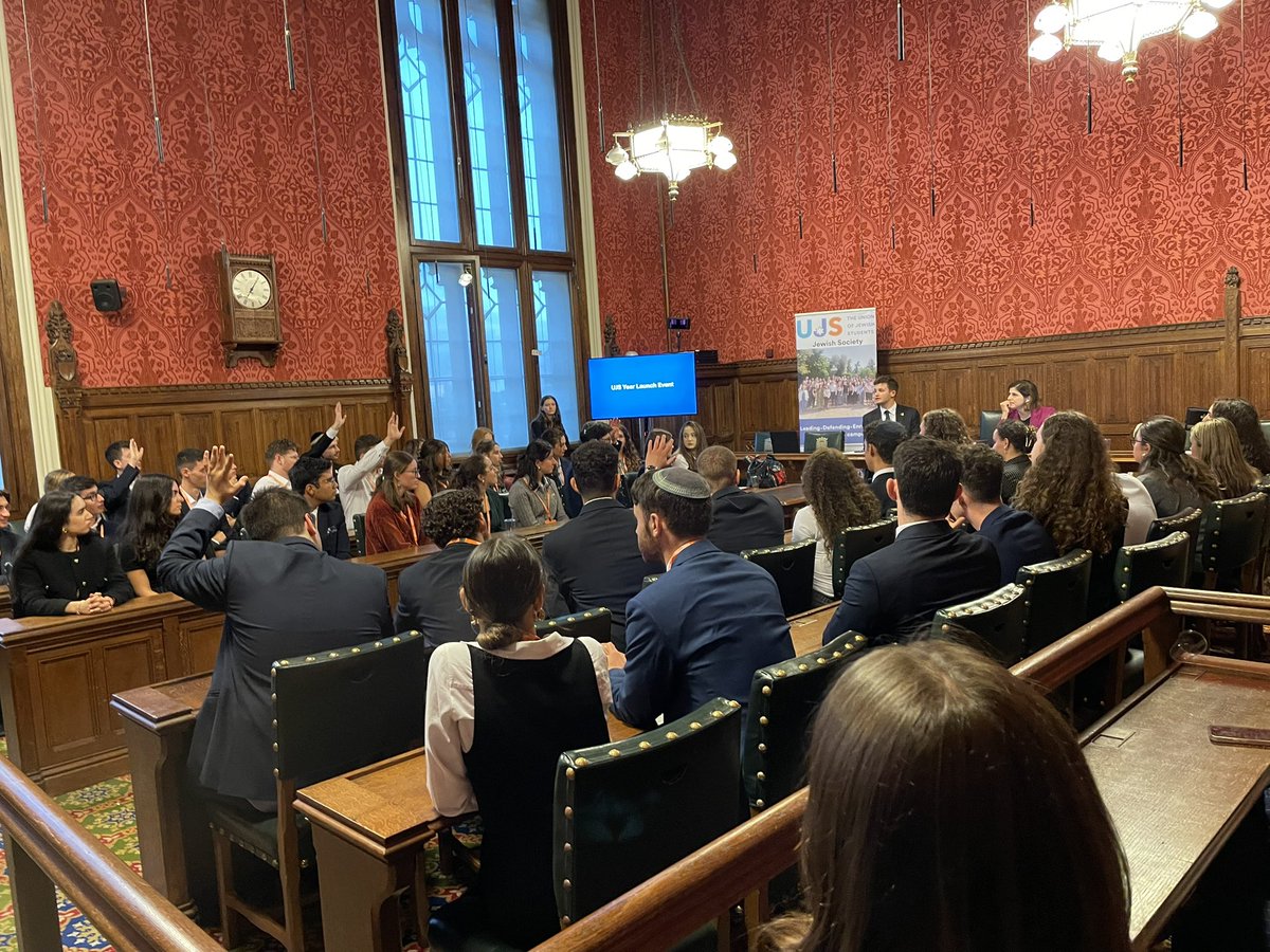 UJS_UK's tweet image. 70 Jewish student leaders joined us for our Year Launch Event in the Houses of Parliament this week. We were so grateful to hear from @sarahsackman MP about her leadership journey, being Jewish in politics, and her stories from Cambridge University Jewish Society!