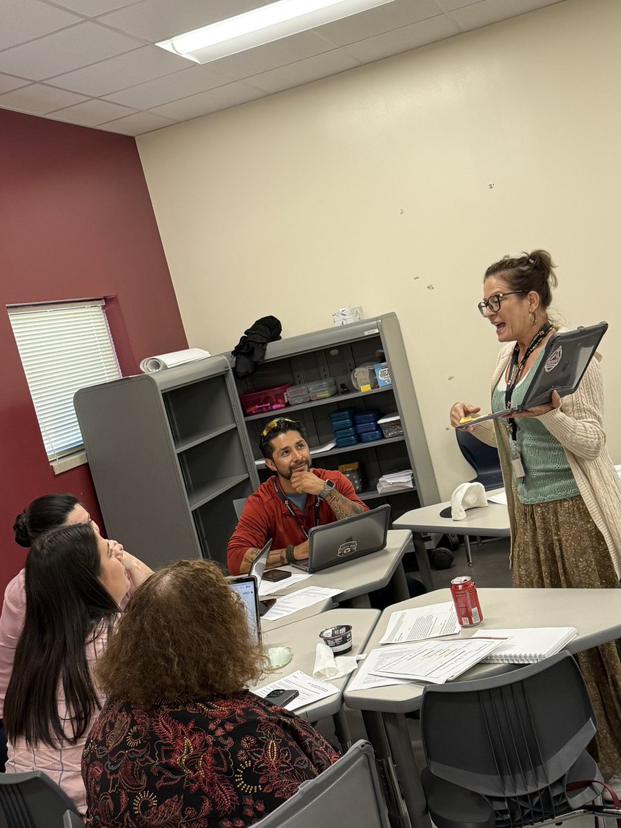 Jasma_Hayes's tweet image. English 2 teachers in PLC rehearsing how to teach students to compose and revise argumentative texts while providing one another with meaningful feedback to strengthen instruction. #ElevateEverything @mannydlc2 @AFBohannon @NorthSideFWISD