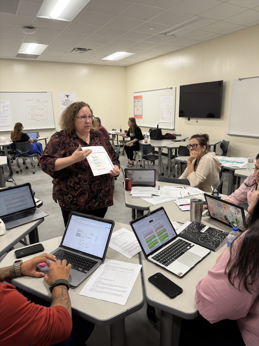 Jasma_Hayes's tweet image. English 2 teachers in PLC rehearsing how to teach students to compose and revise argumentative texts while providing one another with meaningful feedback to strengthen instruction. #ElevateEverything @mannydlc2 @AFBohannon @NorthSideFWISD