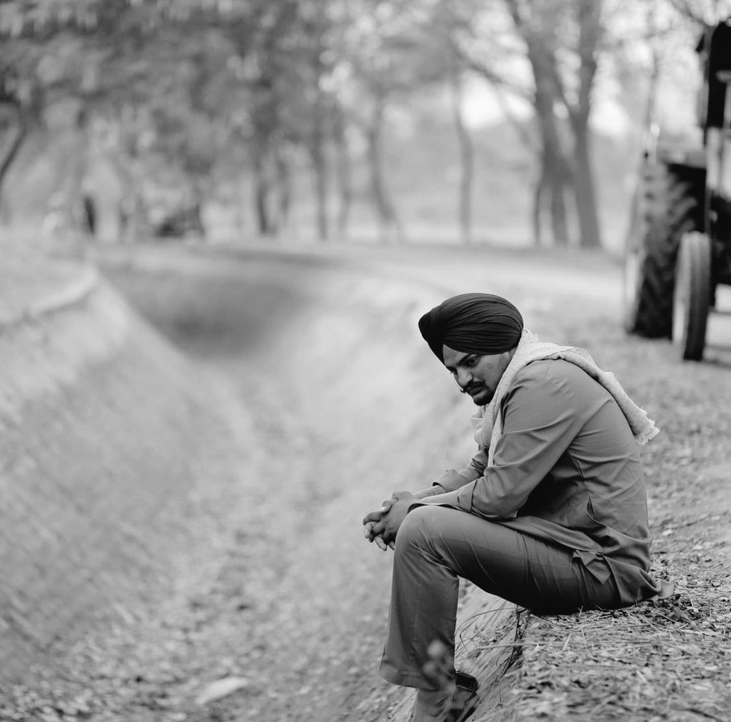 Tere_do_nainaaa's tweet image. जाता  रहा  यक़ीन  तो  गुमाँ  से  भी  जाइए 
जब दिल ही मर गया है तो जाँ से भी जाइए 

मरने से रोक देता है कोई न कोई ख़्वाब 
सब  रास्ते  हैं  बंद  जहाँ  से  भी  जाइए 

~दिव्या 'सबा'//@divya_sabaa

#Shair #Gazal🫶✨
#सफर_ए_ज़िंदगी ✨🌻