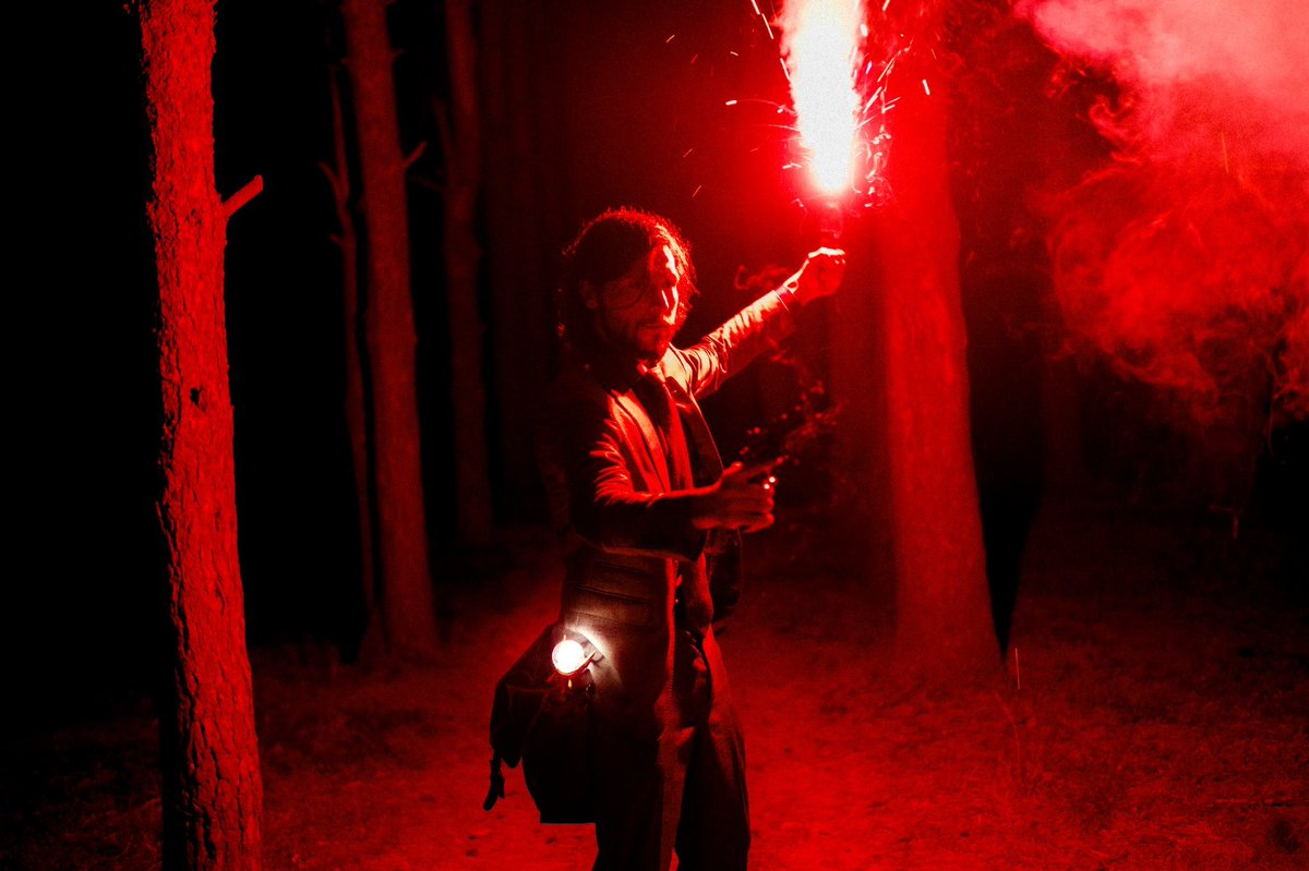 Alan Wake 2 Cosplay 

"A writer is a light that reveals the world of his story from darkness, shapes it from nothingness, the way a sculptor carves a statue from a block of granite.”

ph:<a href="/Kolobrod94/">Narek</a> 

#AlanWake2 #RMD30 #AlanWake2cosplay <a href="/SamLakeRMD/">Sam Lake</a> #AlanWake