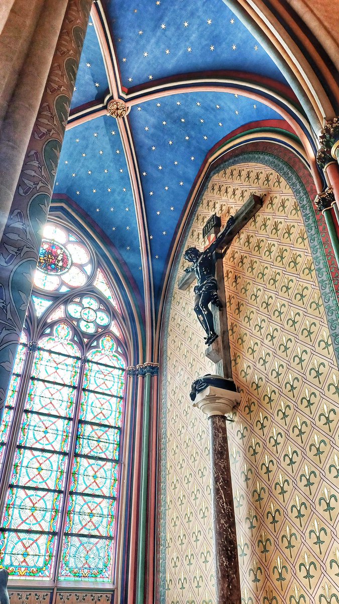 Lucy Worsley tweet media