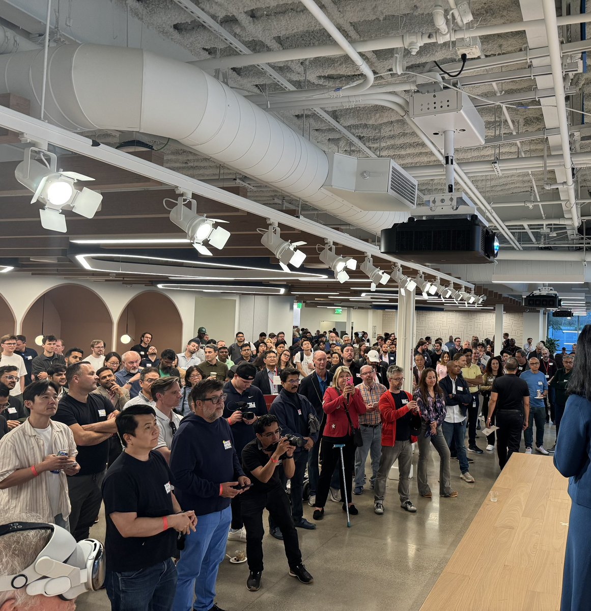 angelonuoha7's tweet photo. I had a SECOND demo day this week with Llama Lounge and @SAP 🚀

This is one of the largest AI conferences in the Bay Area. 

I have to give a huge shoutout to @jowyang for inviting us down to pitch @AvelisHealth in front of a massive crowd of investors and founders. https://t.co/922qiDlWNv
