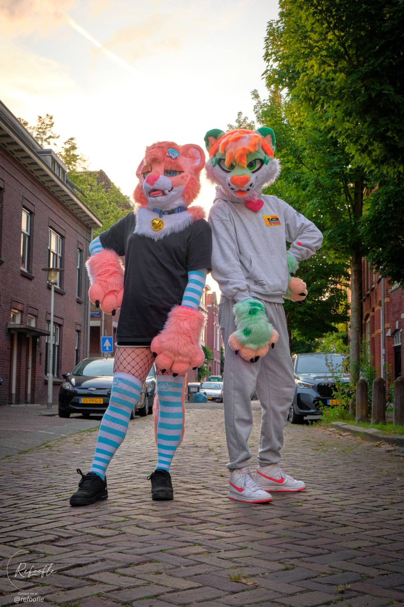 Prepare for trouble and make it double , for this fursuit friday there is not one snep but two sneps &gt;:3

🐱🟢: <a href="/ManchasLeo/">Leo Manchas~</a> 

📸: <a href="/Refoofle/">Foofles</a>