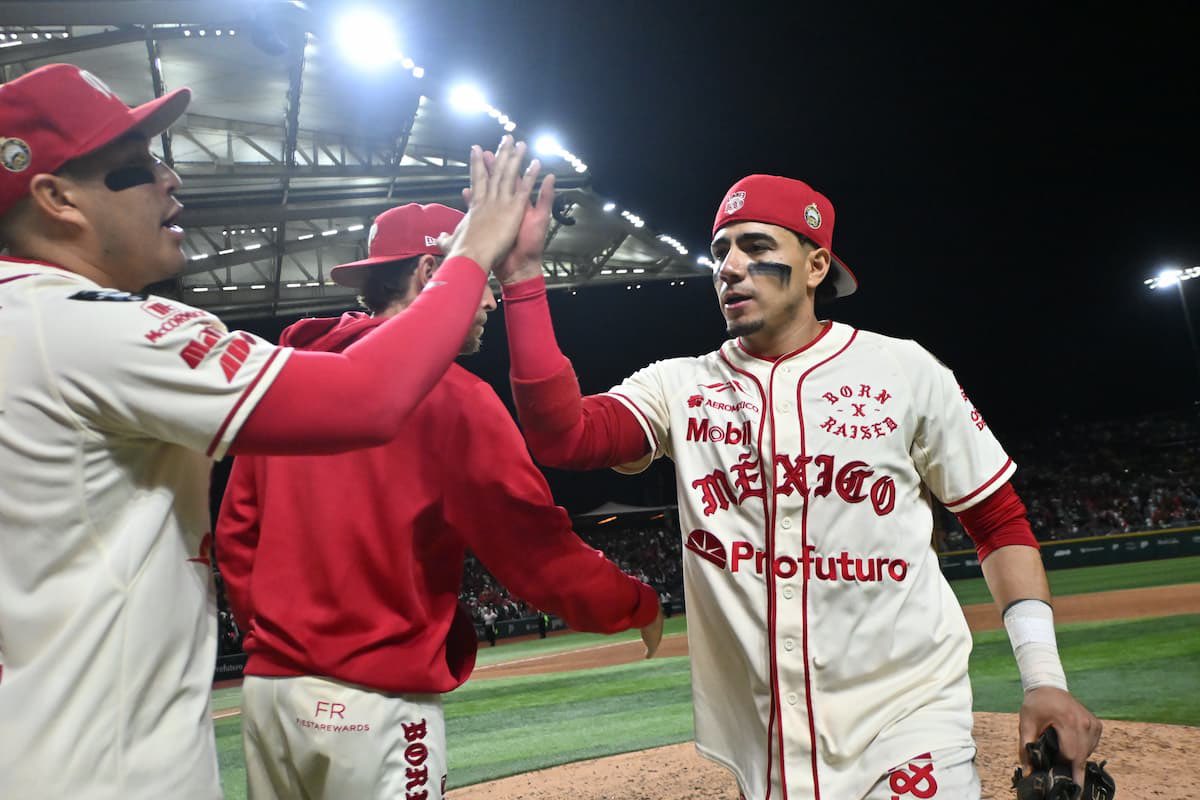Diablos Rojos se imponen 12-1 a Charros de Jalisco y toman ventaja de 2-0 en la Serie del Rey 👑 

Nota 📝: copadoje.com/diablos-rojos-…

#lmb <a href="/LigaMexBeis/">Liga Mexicana de Beisbol</a>