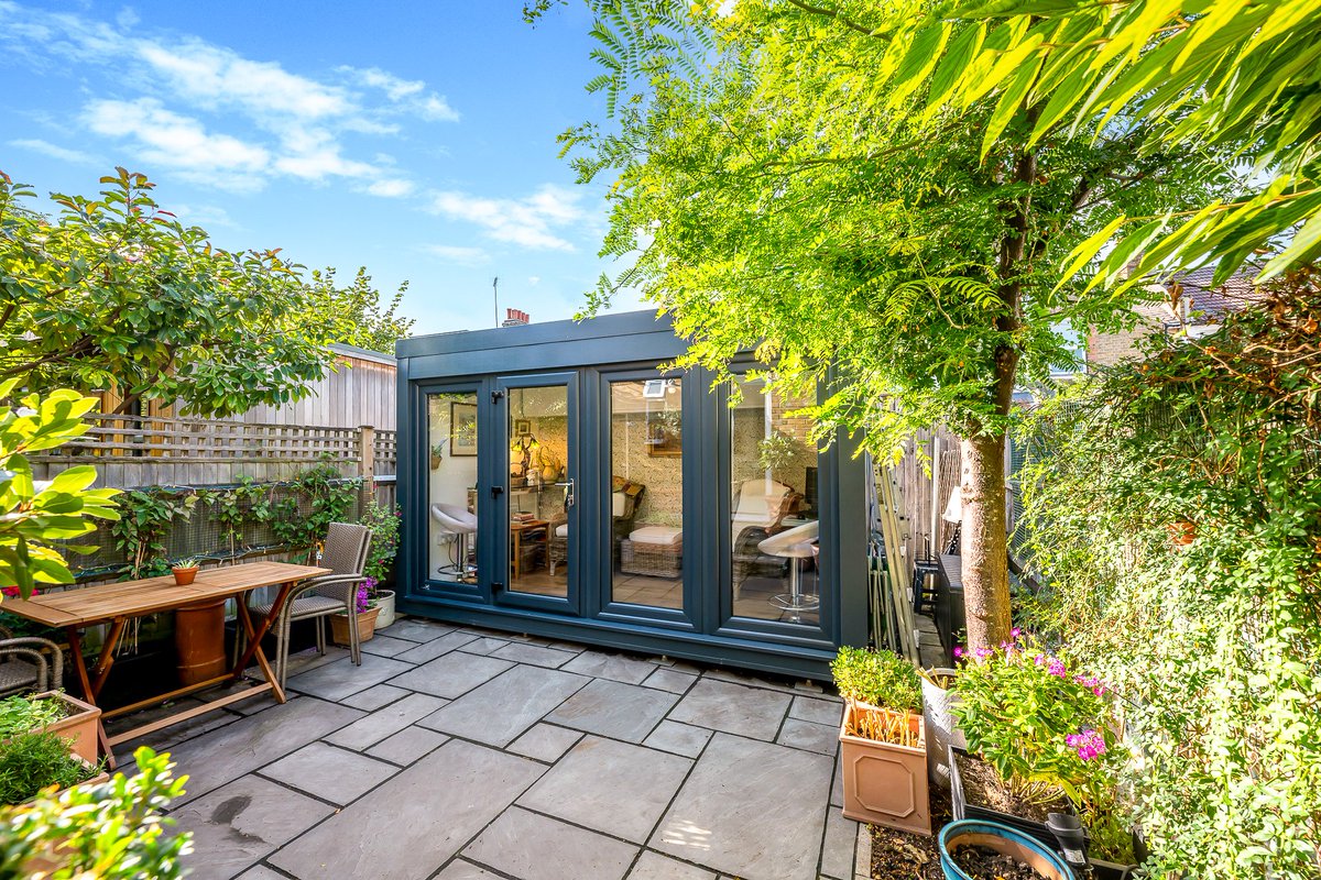 A beautifully appointed Victorian semi in #Shortlands. New on the market for sale @ £600,000. maguirebaylis.com/property/becke…