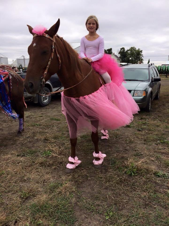 Today is another September birthday for our freshman, Klayre! HAPPY BIRTHDAY!! Wishing you the best day filled with your favorites - naps, Cheesy Chex Mix, and being with friends and family ❤️🤍 <a href="/klayre_g/">Klayre Gallentine</a>