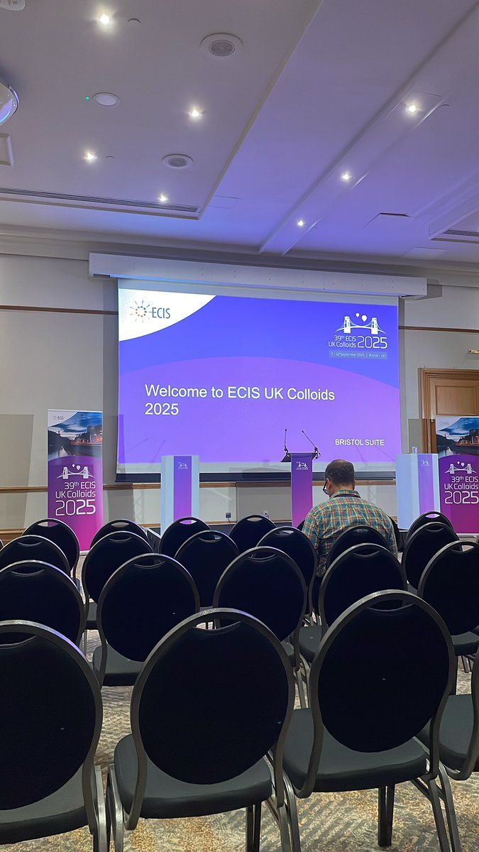 ZamboLab's tweet photo. Presenting the latest results of the group at ECIS2025-UKcolloids in Bristol, UK. 🇬🇧 
#ecis2025 #BristolCity #materialsscience #conference #nanoparticles https://t.co/aXCiFuo3tV