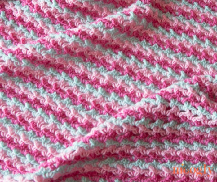With clear instructions and right and left-handed video tutorials, you can #crochet this beautiful blanket in any size - 12" square to Cal King! 🥰
💻Blog (free): mooglyblog.com/loopy-love-bla…
🧶Ravelry: ravelry.com/patterns/libra…
➰Etsy (afflink): tidd.ly/3IerdhE