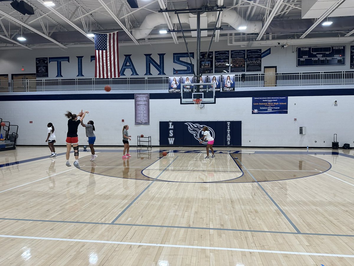 Good to be in the gym this morning to kick off this Friday! Great day to be a Titan!