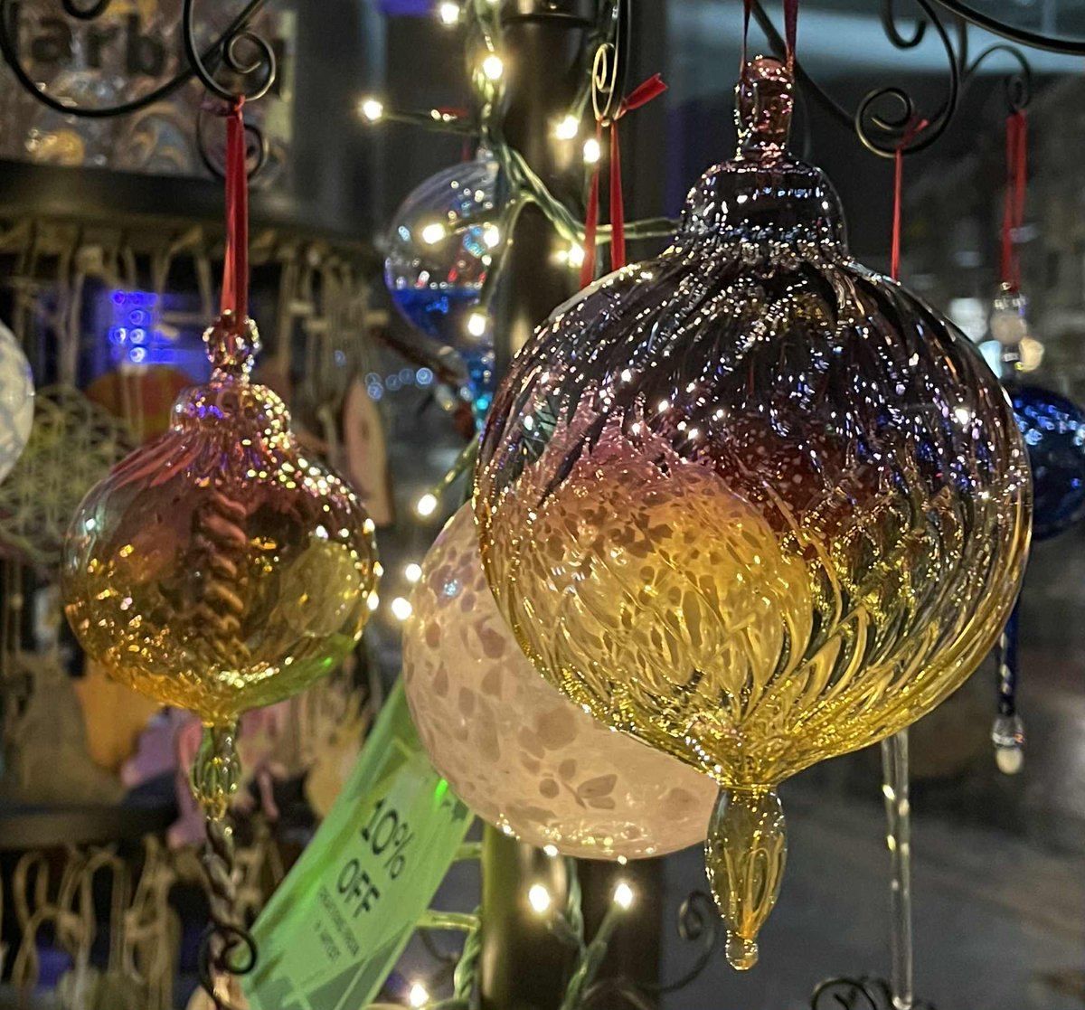 It's here! NEW SBMX epi, "Christmas Ornaments 1: Hurst Blown Glass." Hear how this artisan took his love of Xmas &amp; turned it into a successful profession. Hand crafted, glass blown heritage-style ornaments-a fascinating look into them. (📸M. Hurst)
sbmchristmas.libsyn.com/christmas-orna…