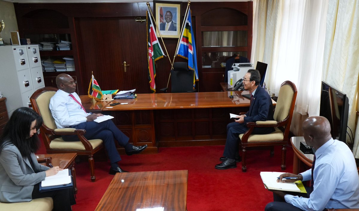 KimtaiHarry's tweet photo. Today, I had the honor of hosting H.E. Kang Hyung-shik, the Korean Ambassador to Kenya.
Our discussion centered on the promising prospects for Korean investors in our mining industry, highlighting the significance of Kenyan minerals for industrialization.
#MiningKenya https://t.co/STzQzug7Ll