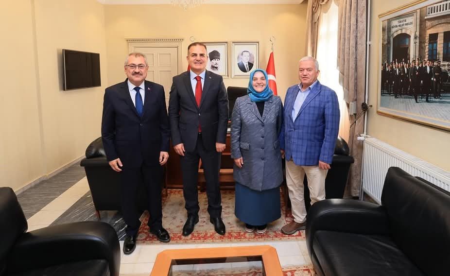 Diyanet İşleri Başkanlığı Eğitim Hizmetleri Genel Müdürü Sedide Akbulut ve eşi Yakup Akbulut ile Valimiz Sayın Dr. İdris Akbıyık’ı makamında ziyaret ettik. Nazik kabulleri dolayısıyla Sayın Valimiz'e teşekkür eder, çalışmalarında başarılar dilerim..