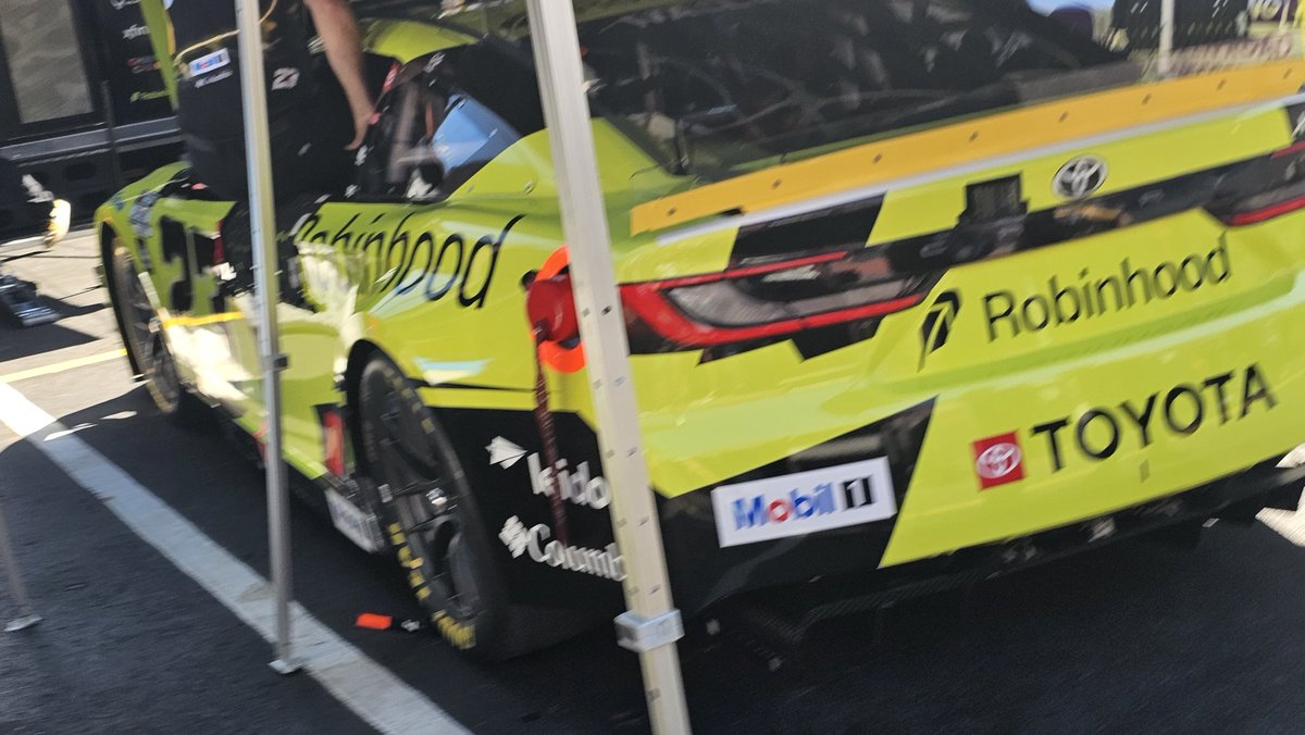 Lesley_Shell77's tweet photo. @FreddieKraft if you cant see this car this weekend you are blind. #itsbirstolbaby https://t.co/3REhRHsg78