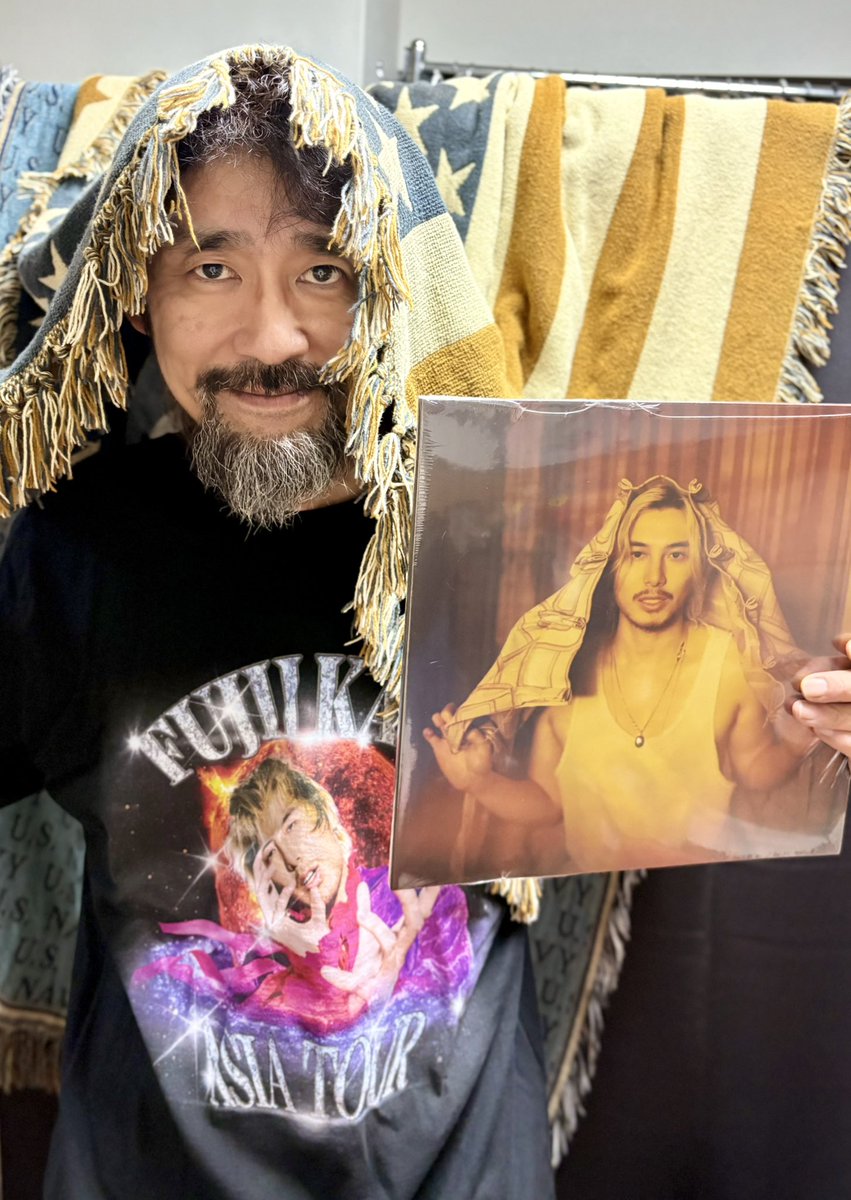 tinyrecords's tweet image. 日々、藤井風藤井風言っていたら、誕プレに『Prema』のLPもらった♪（実はこのTシャツも◎）