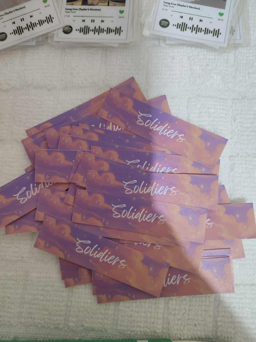 livefreelyjae's tweet photo. to celebrate something spectacular's mass prod under lib, me and @breathenicole decided to give freebies ! 

see you tomorrow, solidiers 💐

#AverySpectacularMIBF
#TheSpectacularComeback https://t.co/k86QO515qC