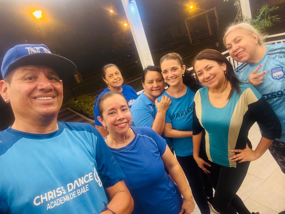 rochaldo9's tweet photo. Con mis engreidas de #portondelrio #bailoterapia #zumba #bailefitness #baileactivo https://t.co/xNc6vGz8ul