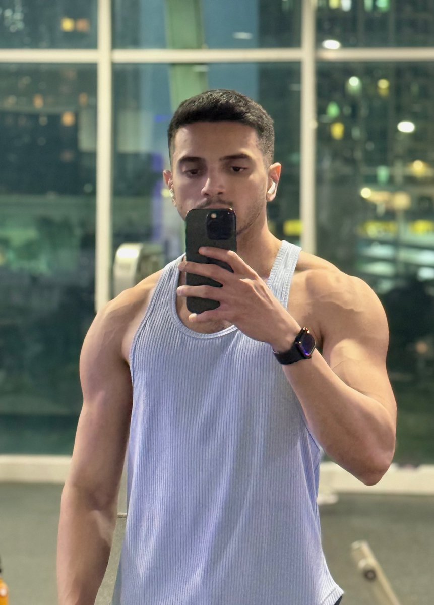 Farhan Zubedi stuns in a new gym selfie.

Like that? Haha