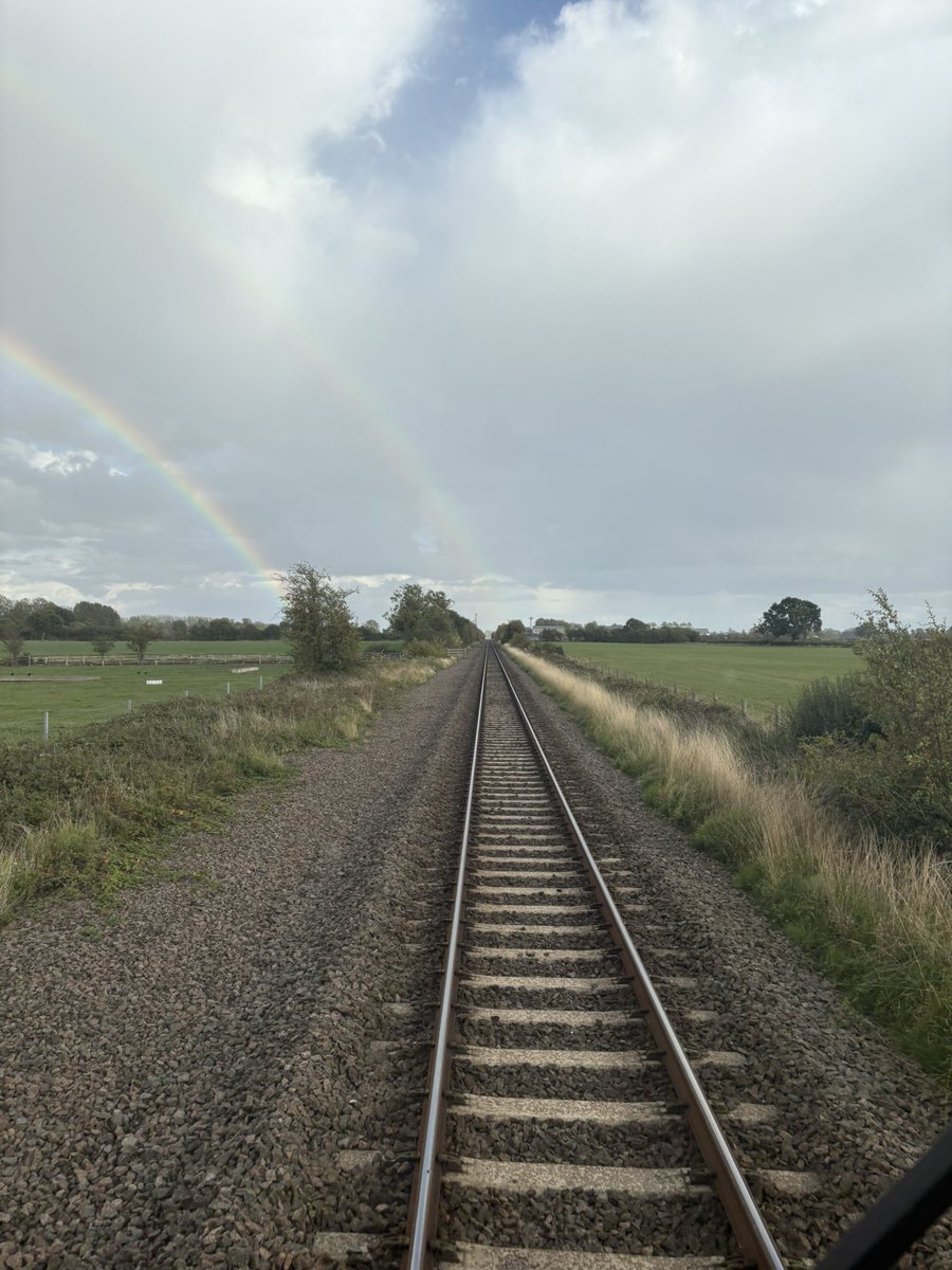 A double rainbow on my way back from YRK  via HGT! 

Happy Fri-yay indeed 😬

<a href="/northernassist/">NORTHERN 🚆</a>
