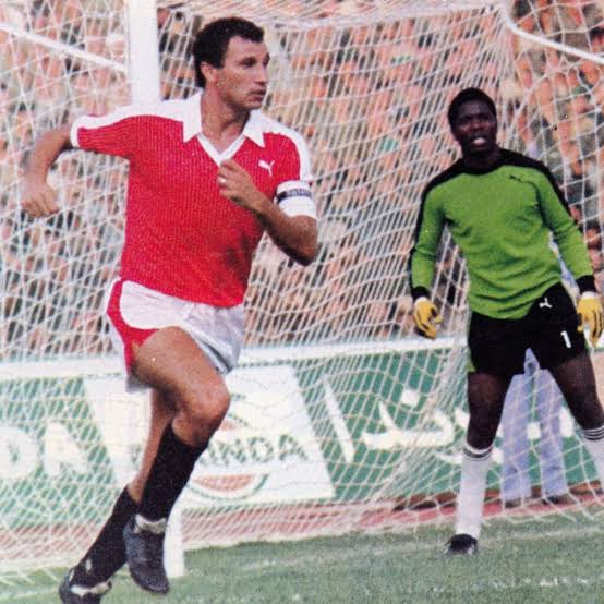 الخطيب فعلا روح الاهلي
و محبوب الجماهير
#الخطيب_روح_الاهلي