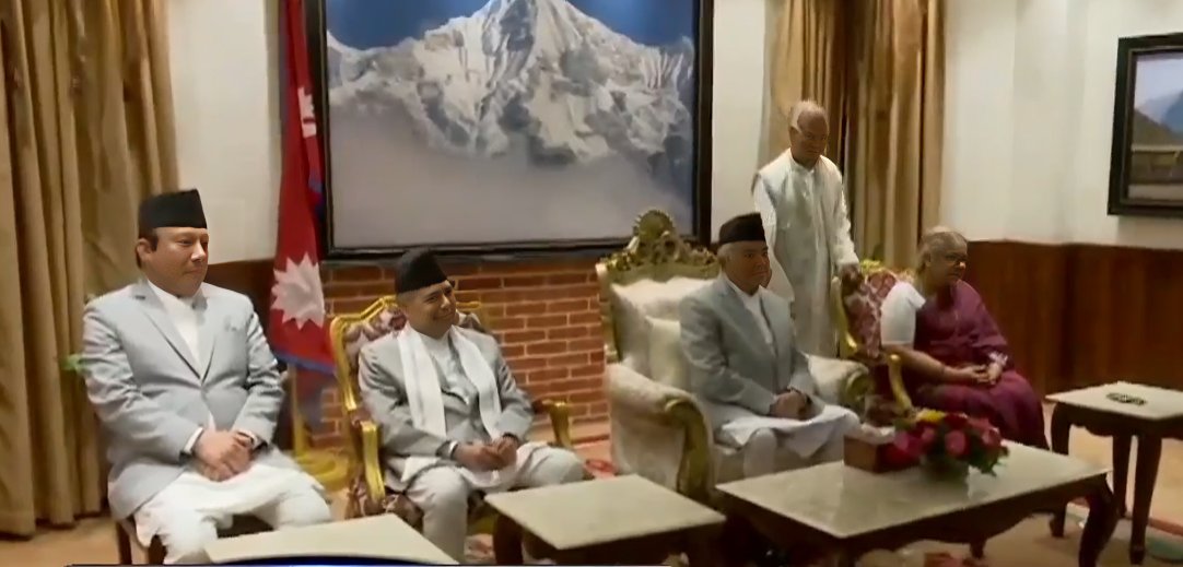 नवनियुक्त प्रधानमन्त्री सुशीला कार्कीले शपथ ग्रहण गरेकी छिन् ।

#onlinekhabar

Read_more- onlinekhabar.com/2025/09/176346…