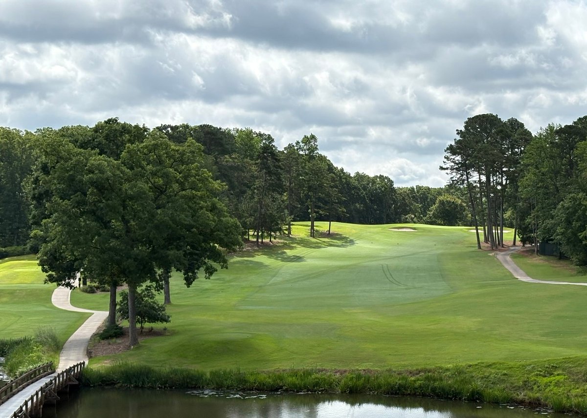 UGAGolfCourse's tweet image. ✨Happy Flashback Friday✨ Today we’re spotlighting #14, the scenic par 4 that somehow ensures you’ll lose one more ball to the pond before finishing your round.